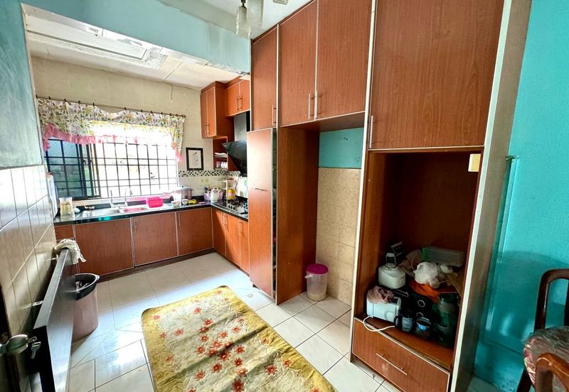 Jalan Pangsapuri Putra 10 