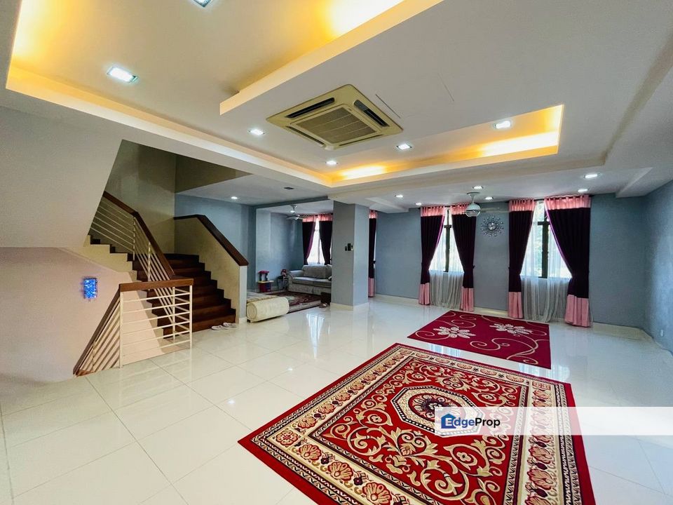 [RENOVATED & FACING OPEN] 2.5 STOREY SEMI DEAYCHED HOUSE, TAMAN SAUJANA VILLA, KAJANG, Selangor, Kajang