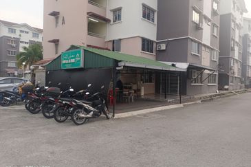 Rose Apartment, Taman Saujana Utama