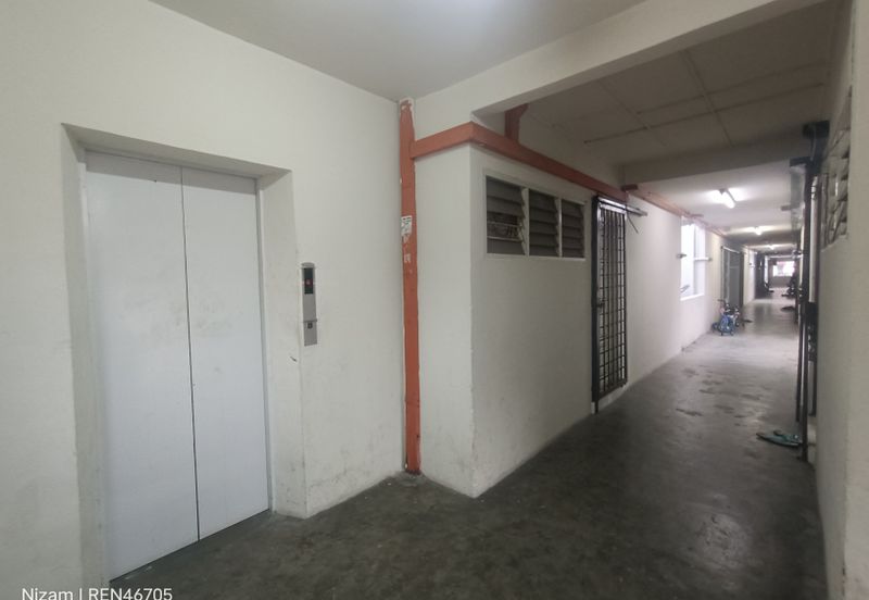 Rose Apartment, Taman Saujana Utama