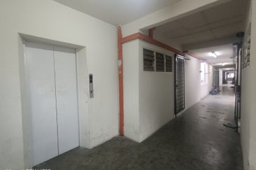 Rose Apartment, Taman Saujana Utama