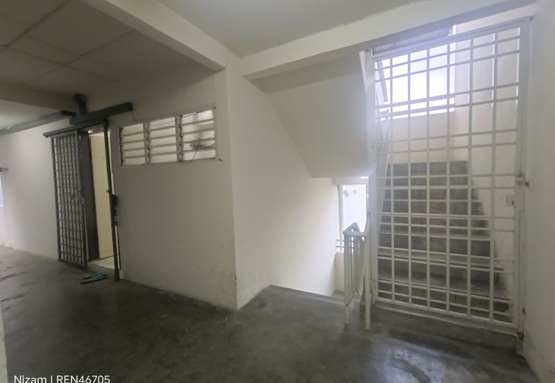 Rose Apartment, Taman Saujana Utama