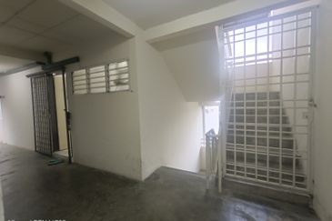 Rose Apartment, Taman Saujana Utama