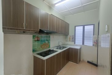 Rose Apartment, Taman Saujana Utama