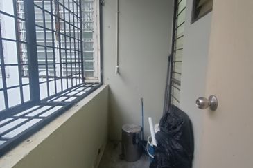 Rose Apartment, Taman Saujana Utama