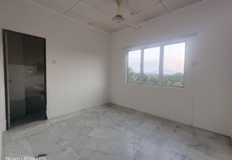 Rose Apartment, Taman Saujana Utama