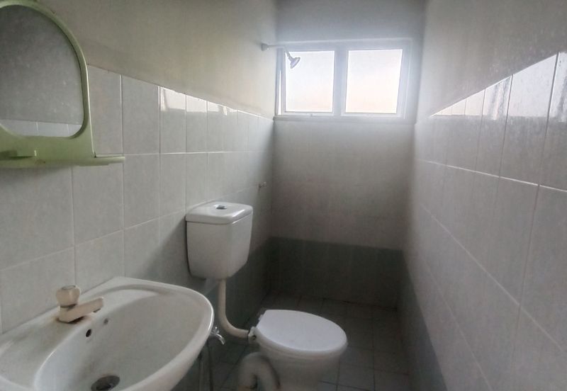 Rose Apartment, Taman Saujana Utama