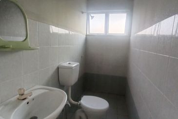 Rose Apartment, Taman Saujana Utama