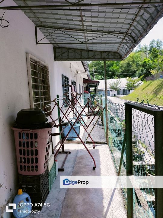 TERES SETINGKAT @ TAMAN PUNCAK SAUJANA, KAJANG, Selangor, Kajang