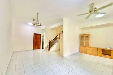 Jalan Spektrum U16 @ Taman Bukit Subang