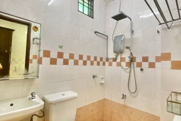 Jalan Spektrum U16 @ Taman Bukit Subang