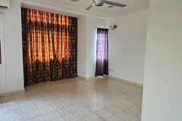 RENOVATED‼️ Double Storey Terrace @ Jalan Adang, Bukit Jelutong