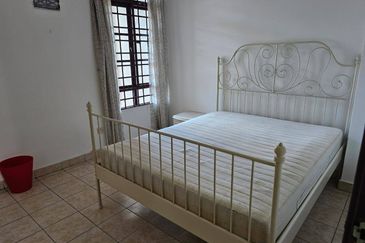 RENOVATED‼️ Double Storey Terrace @ Jalan Adang, Bukit Jelutong