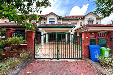 RENOVATED‼️ Double Storey Terrace @ Jalan Adang, Bukit Jelutong
