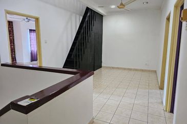 RENOVATED‼️ Double Storey Terrace @ Jalan Adang, Bukit Jelutong