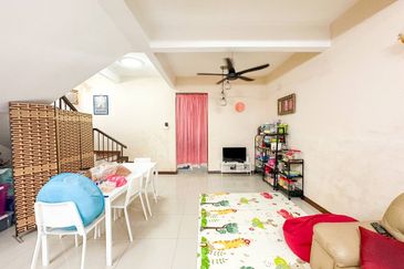 Taman Kristal, Dengkil