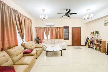 Taman Kristal, Dengkil