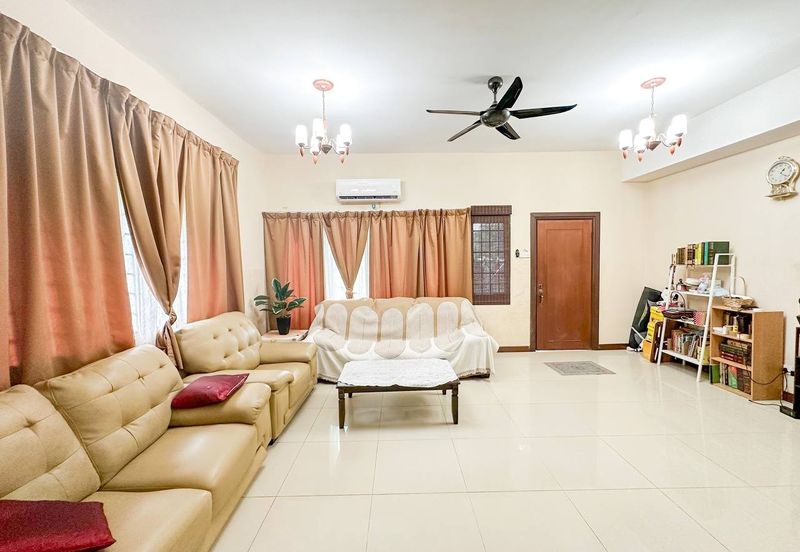 Taman Kristal, Dengkil