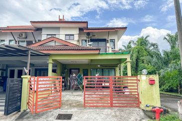 Taman Kristal, Dengkil