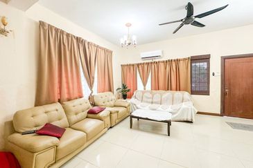 Taman Kristal, Dengkil