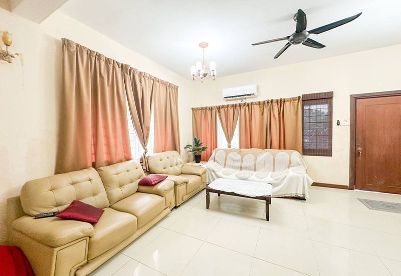 Taman Kristal, Dengkil