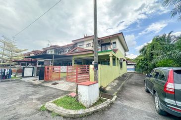 Taman Kristal, Dengkil