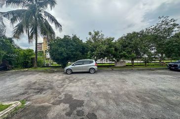 Taman Kristal, Dengkil