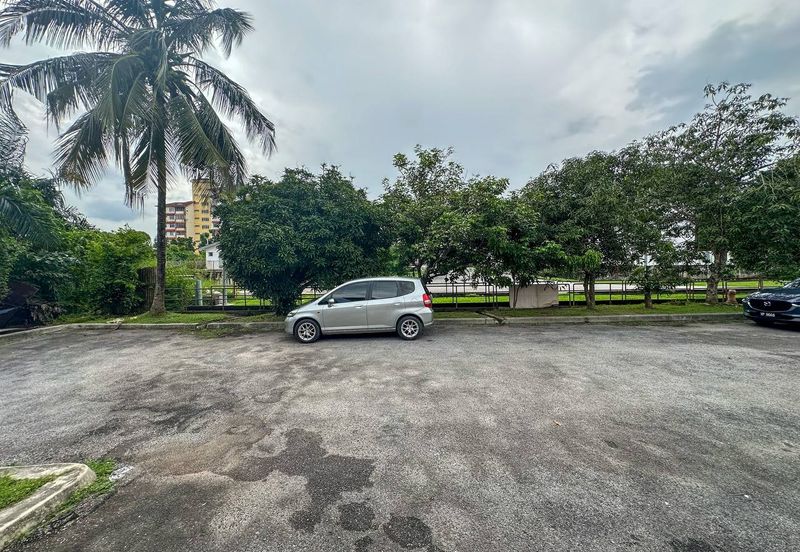 Taman Kristal, Dengkil