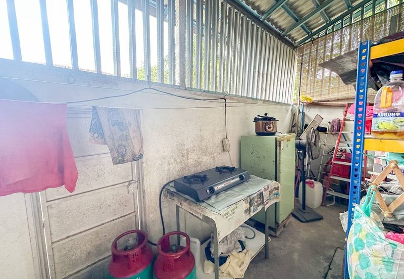 Taman Kristal, Dengkil