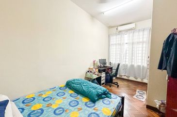 Taman Kristal, Dengkil