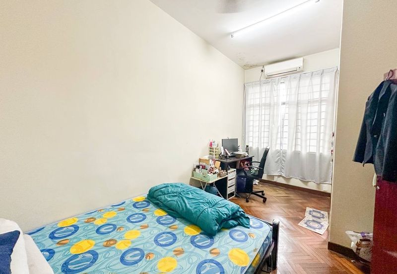 Taman Kristal, Dengkil