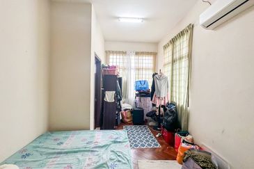 Taman Kristal, Dengkil