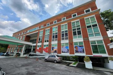 Renovated Spacious 4 Storey Office Building with Sub Basement Presint 16 Putrajaya