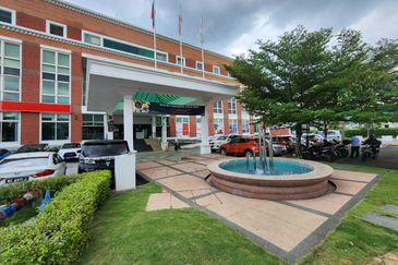 Renovated Spacious 4 Storey Office Building with Sub Basement Presint 16 Putrajaya