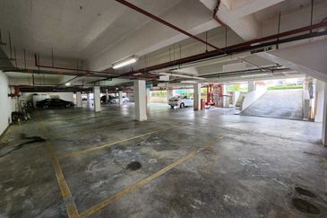 Renovated Spacious 4 Storey Office Building with Sub Basement Presint 16 Putrajaya