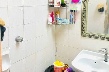 PANGSAPURI SRI DAHLIA LAMAN PUTRI 3 BANDAR PUTERI PUCHONG