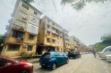 Renovated Corner Pangsapuri Sri Indah Seri Kembangan Selangor