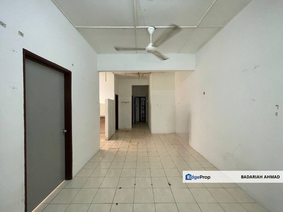 Vacant Shop Apartment jalan Reko Pusat Hentian Kajang Selangor, Selangor, Kajang