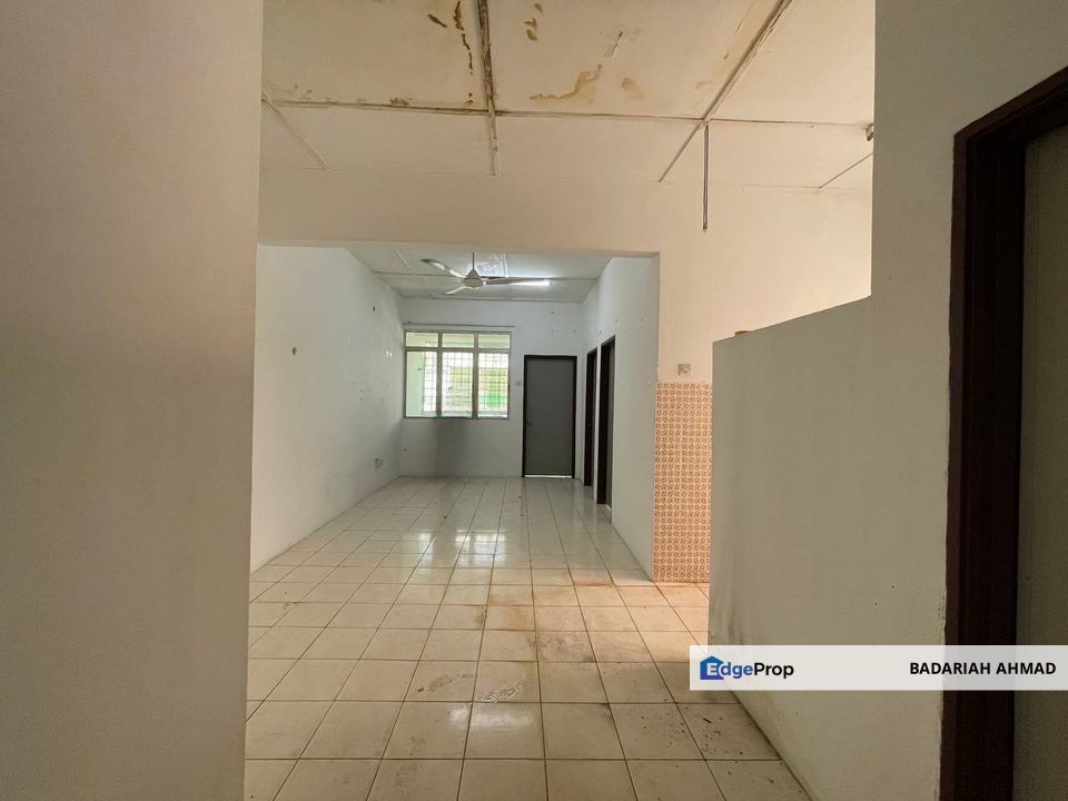 Vacant Shop Apartment jalan Reko Pusat Hentian Kajang Selangor, Selangor, Kajang
