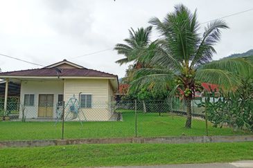 Old Style Single Storey Bungalow for sale in Raub