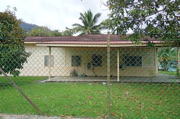 Old Style Single Storey Bungalow for sale in Raub