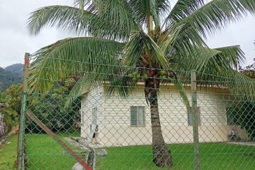 Old Style Single Storey Bungalow for sale in Raub