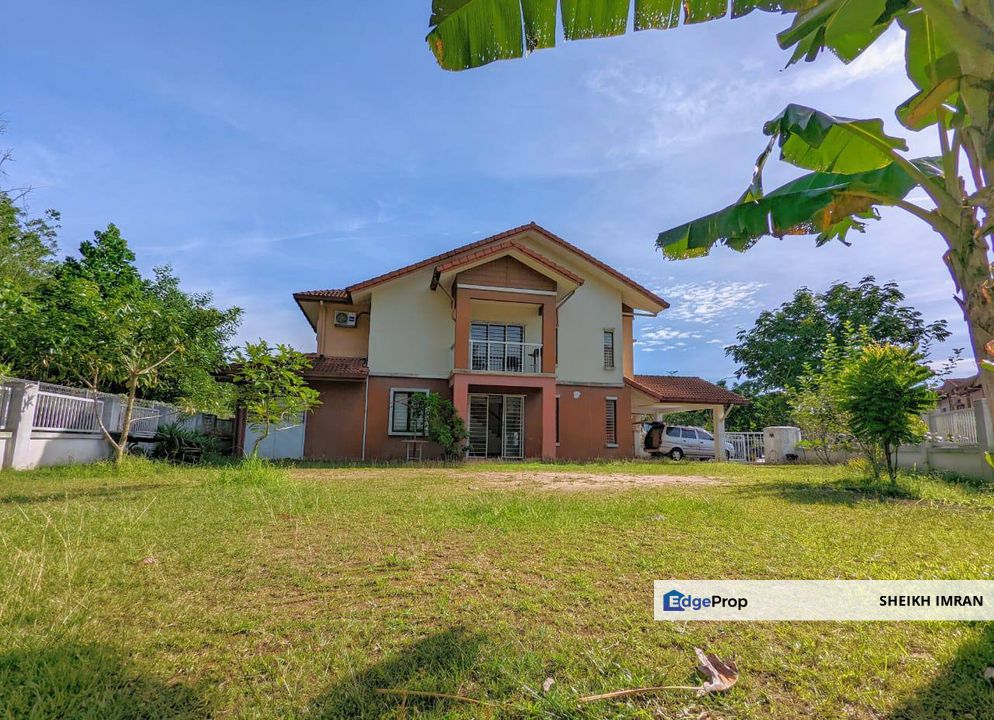 Corner Lot Double Storey Superlink Cahaya SPK for Sale RM1,600,000 By