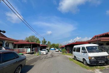 TERES SETINGKAT TAMAN SERI BAYU SUNGAI LALANG UNTUK DIJUAL ❗❗