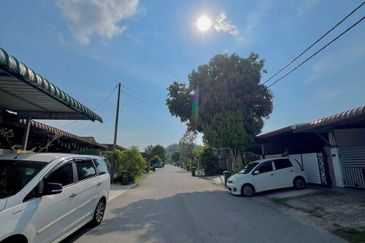 TERES SETINGKAT TAMAN SERI BAYU SUNGAI LALANG UNTUK DIJUAL ❗❗