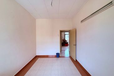 BANDAR LAGUNA MERBOK (SESEBUAH)