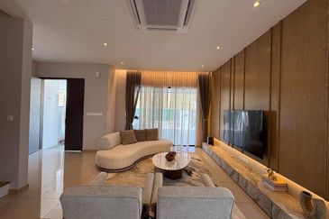 BUKIT BANYAN - MEERA GRAND