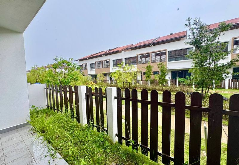 Setia Warisan Tropika (Belladonna)