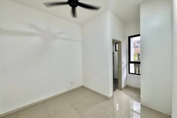 Setia Warisan Tropika (Belladonna)