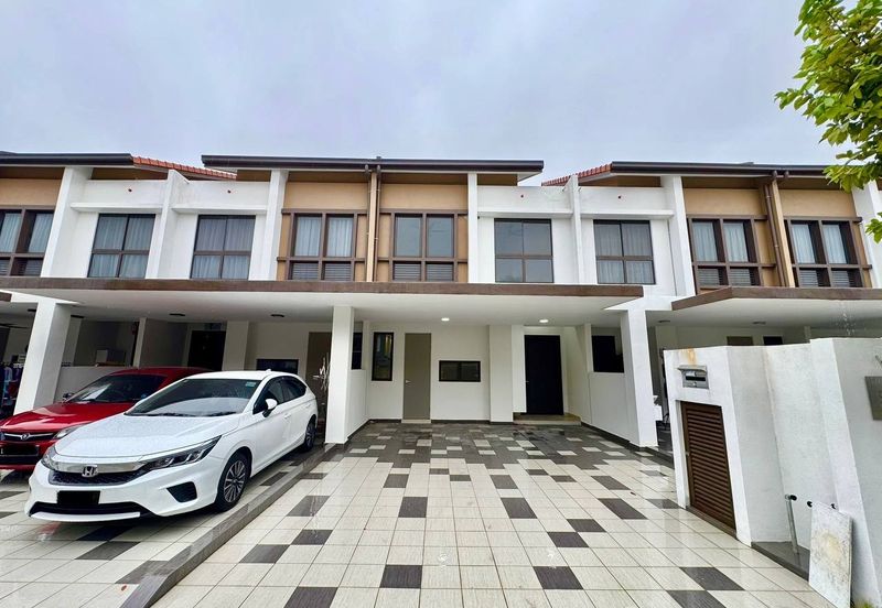 Setia Warisan Tropika (Belladonna)